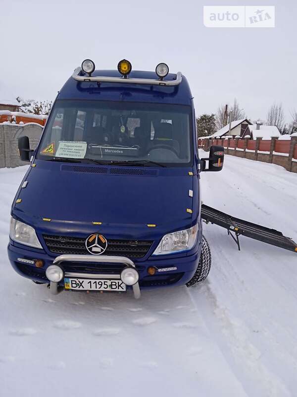 Дом на колесах Mercedes-Benz Sprinter 2005 в Остроге