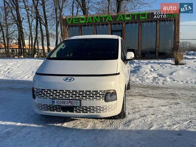 Минивэн Hyundai Staria 2024 в Киеве Минивэн Hyundai Staria 2024 в Киеве