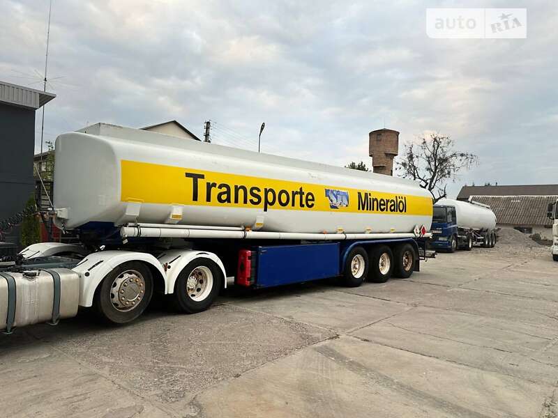 Цистерна полуприцеп Kassbohrer STB 1992 в Киеве