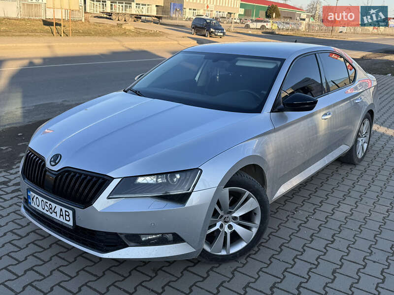 Лифтбек Skoda Superb 2017 в Хусте