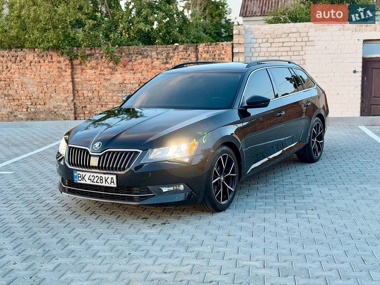 Skoda Superb 2015 photo 2