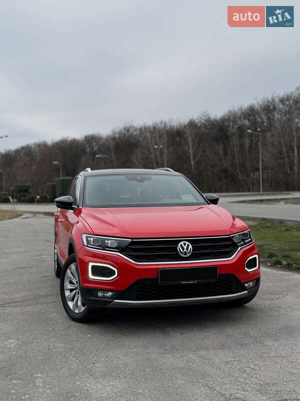 Позашляховик / Кросовер Volkswagen T-Roc 2020 в Дніпрі Позашляховик / Кросовер Volkswagen T-Roc 2020 в Дніпрі