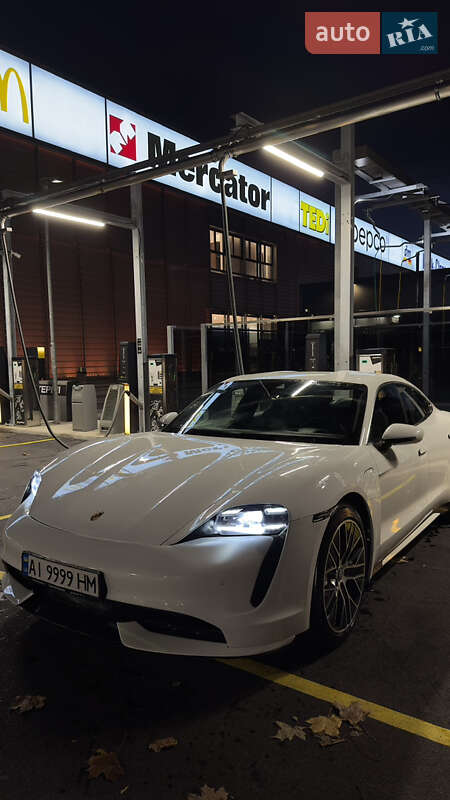 Седан Porsche Taycan 2020 в Києві