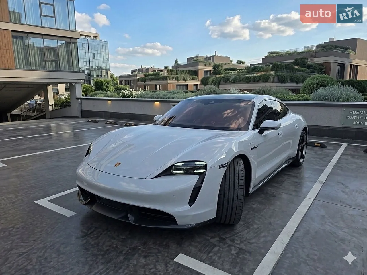Porsche Taycan 2021 photo 3