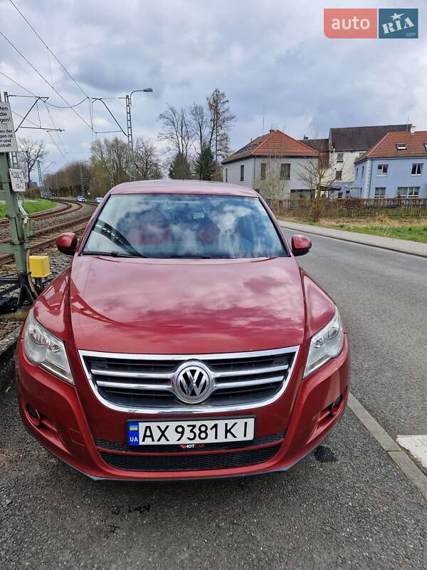 Внедорожник / Кроссовер Volkswagen Tiguan 2011 в Харькове