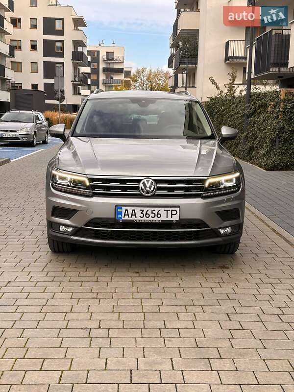 Позашляховик / Кросовер Volkswagen Tiguan 2017 в Львові