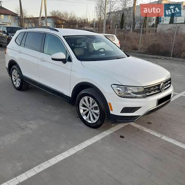 Внедорожник / Кроссовер Volkswagen Tiguan 2017 в Киеве