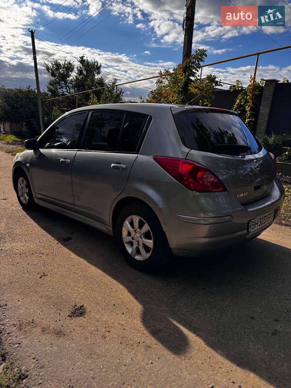 Хэтчбек Nissan TIIDA 2010 в Одессе