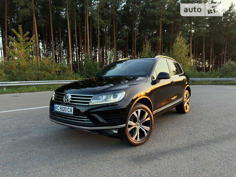 Позашляховик / Кросовер Volkswagen Touareg 2015 в Луцьку