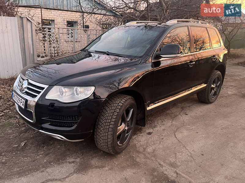 Позашляховик / Кросовер Volkswagen Touareg 2010 в Краматорську
