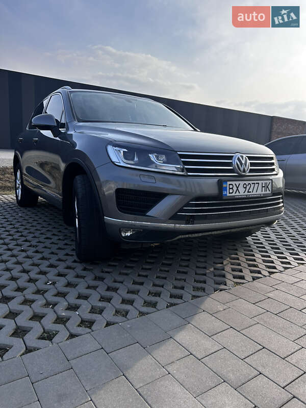 Внедорожник / Кроссовер Volkswagen Touareg 2014 в Хмельницком