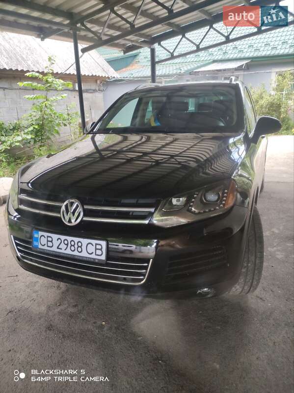 Позашляховик / Кросовер Volkswagen Touareg 2012 в Мені