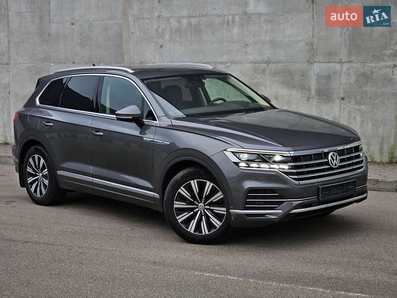 Внедорожник / Кроссовер Volkswagen Touareg 2019 в Киеве