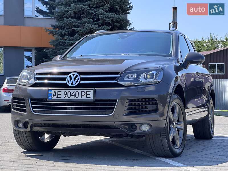 Внедорожник / Кроссовер Volkswagen Touareg 2012 в Днепре