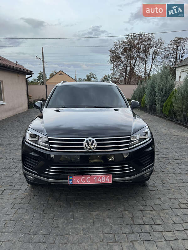 Позашляховик / Кросовер Volkswagen Touareg 2015 в Дніпрі