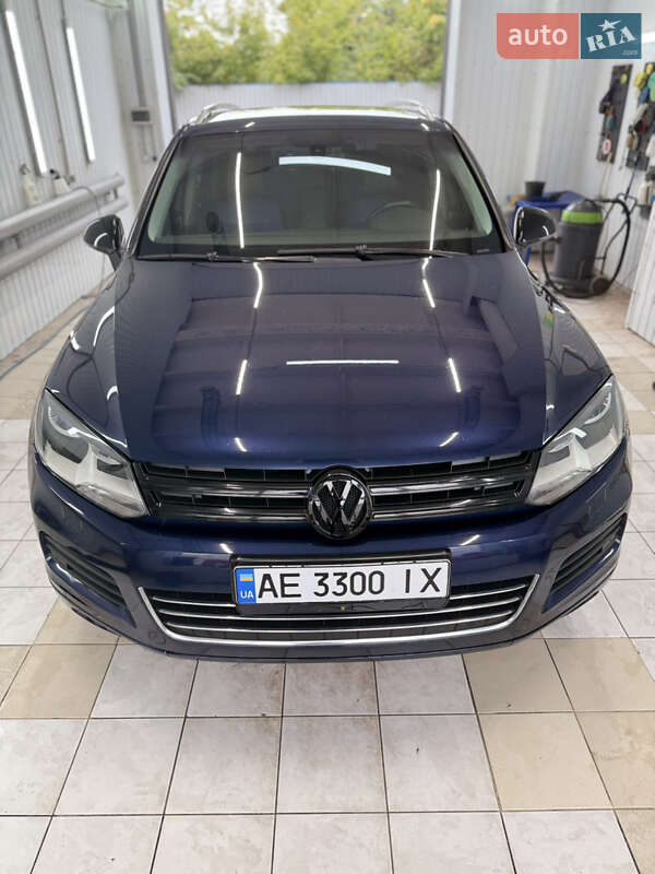 Внедорожник / Кроссовер Volkswagen Touareg 2012 в Днепре
