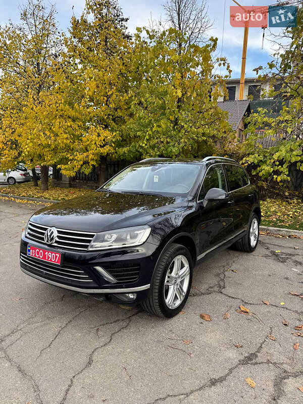 Внедорожник / Кроссовер Volkswagen Touareg 2015 в Умани
