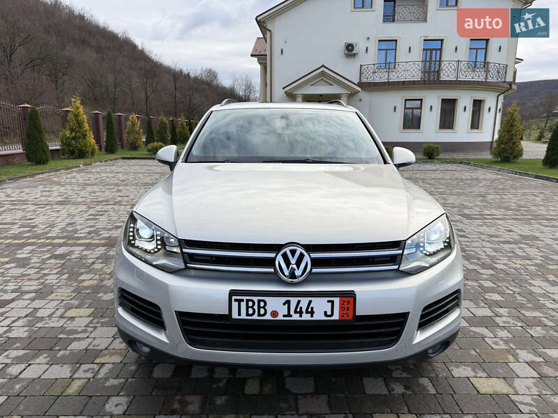Внедорожник / Кроссовер Volkswagen Touareg 2012 в Сваляве