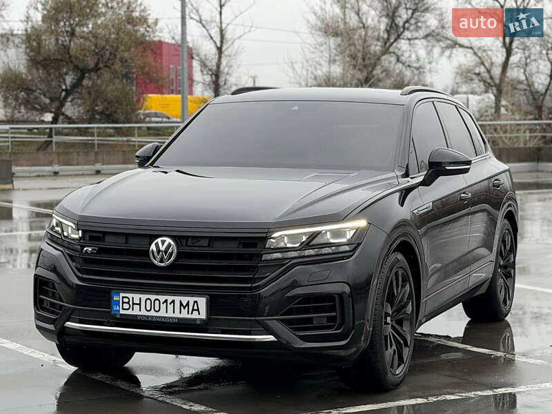 Позашляховик / Кросовер Volkswagen Touareg 2018 в Києві