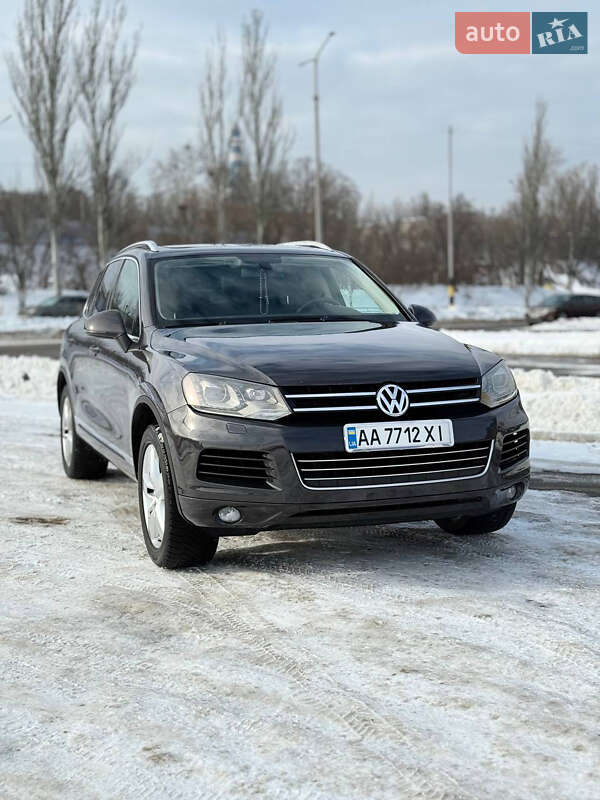 Внедорожник / Кроссовер Volkswagen Touareg 2012 в Киеве