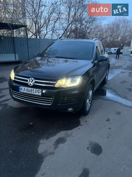 Внедорожник / Кроссовер Volkswagen Touareg 2011 в Киеве