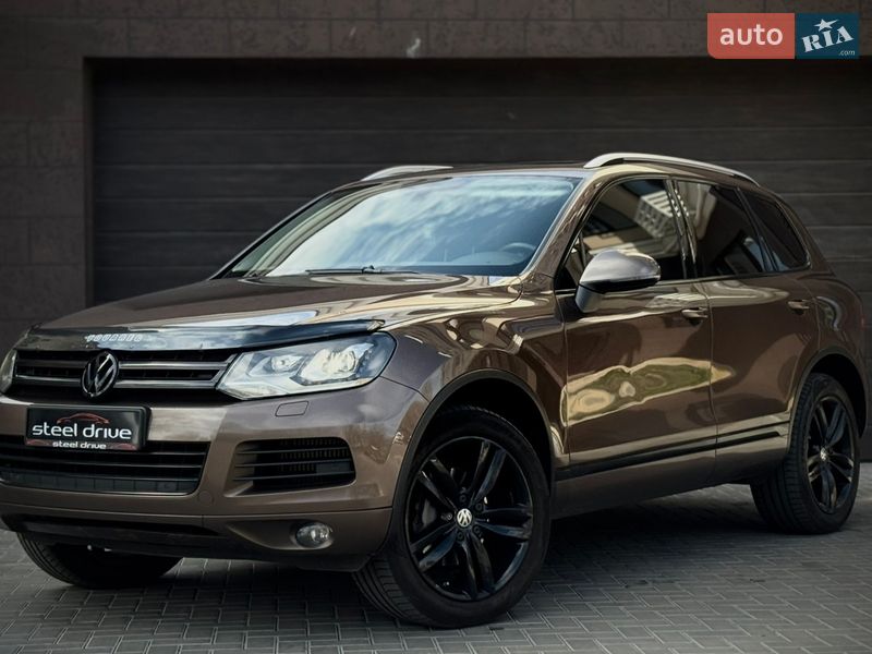 Внедорожник / Кроссовер Volkswagen Touareg 2012 в Николаеве