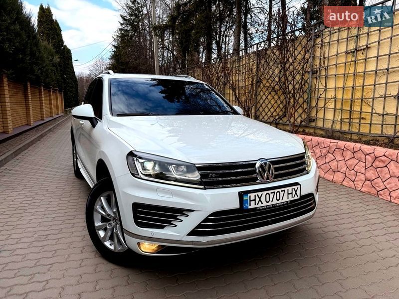 Внедорожник / Кроссовер Volkswagen Touareg 2016 в Хмельницком