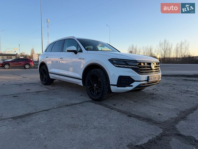 Внедорожник / Кроссовер Volkswagen Touareg 2018 в Киеве