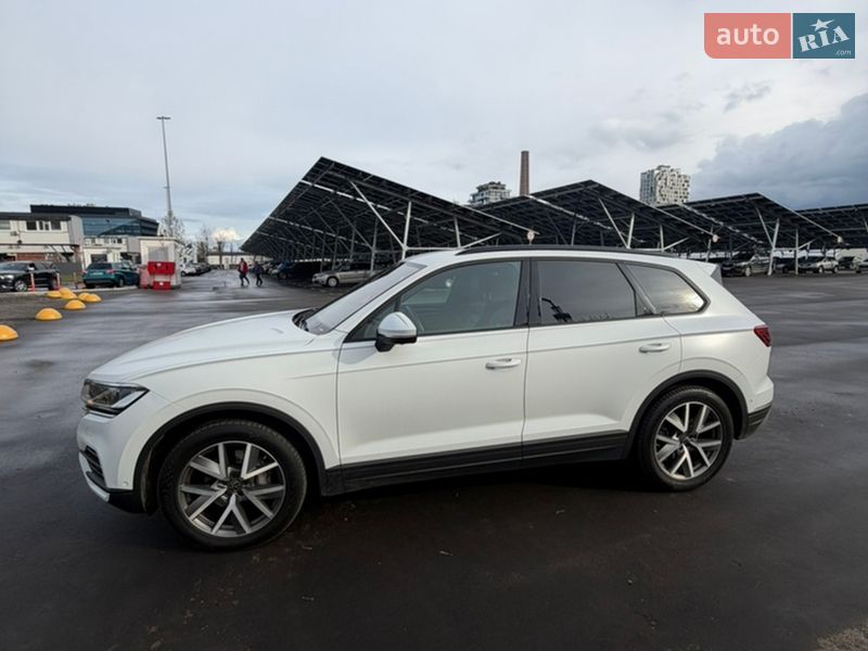 Позашляховик / Кросовер Volkswagen Touareg 2024 в Києві