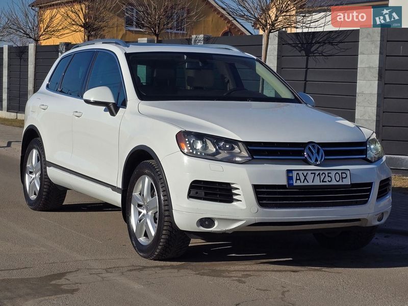 Внедорожник / Кроссовер Volkswagen Touareg 2014 в Киеве