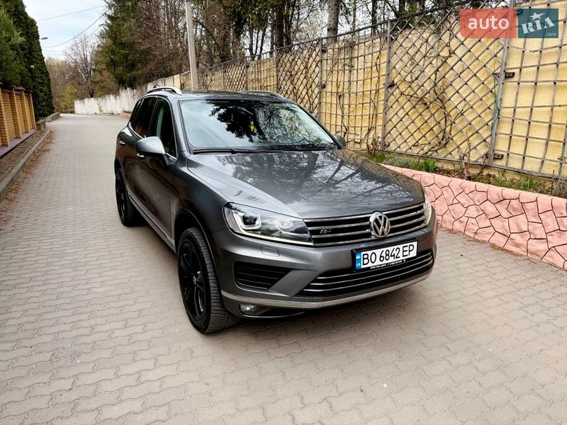 Внедорожник / Кроссовер Volkswagen Touareg 2017 в Хмельницком