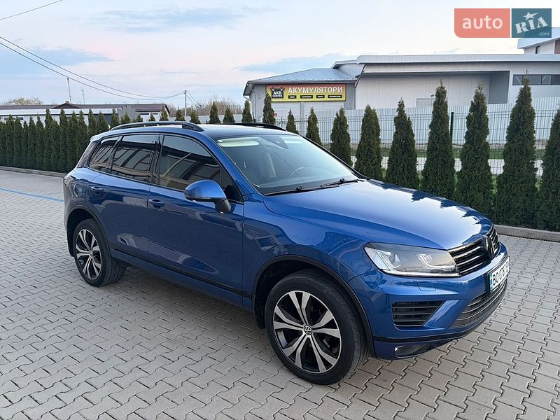 Позашляховик / Кросовер Volkswagen Touareg 2017 в Чернівцях