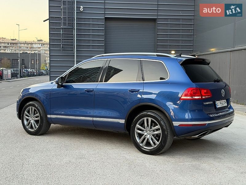 Внедорожник / Кроссовер Volkswagen Touareg 2015 в Киеве
