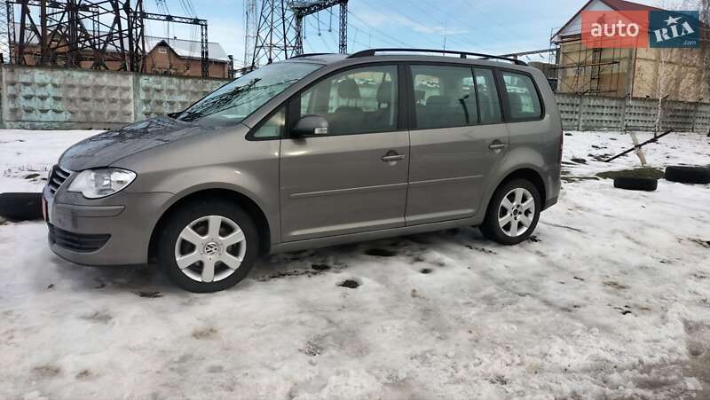 Мінівен Volkswagen Touran 2007 в Луцьку