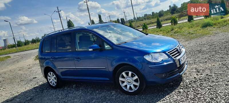 Минивэн Volkswagen Touran 2008 в Вараше