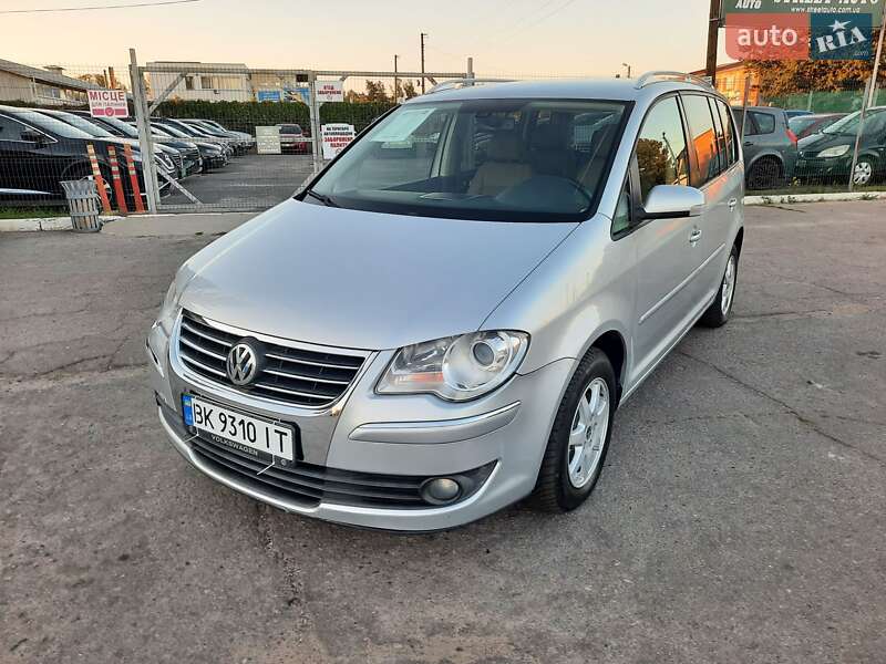 Мінівен Volkswagen Touran 2008 в Полтаві