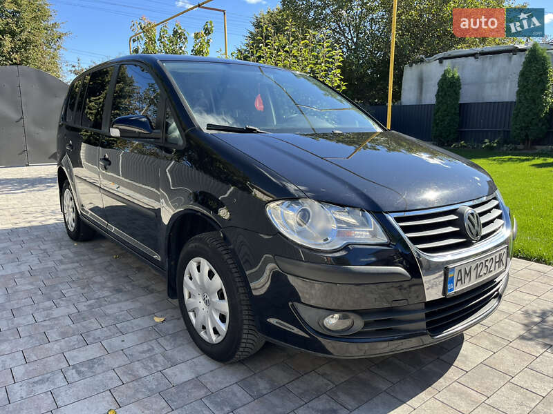 Мінівен Volkswagen Touran 2008 в Звягелі
