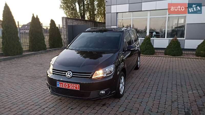 Минивэн Volkswagen Touran 2015 в Сарнах