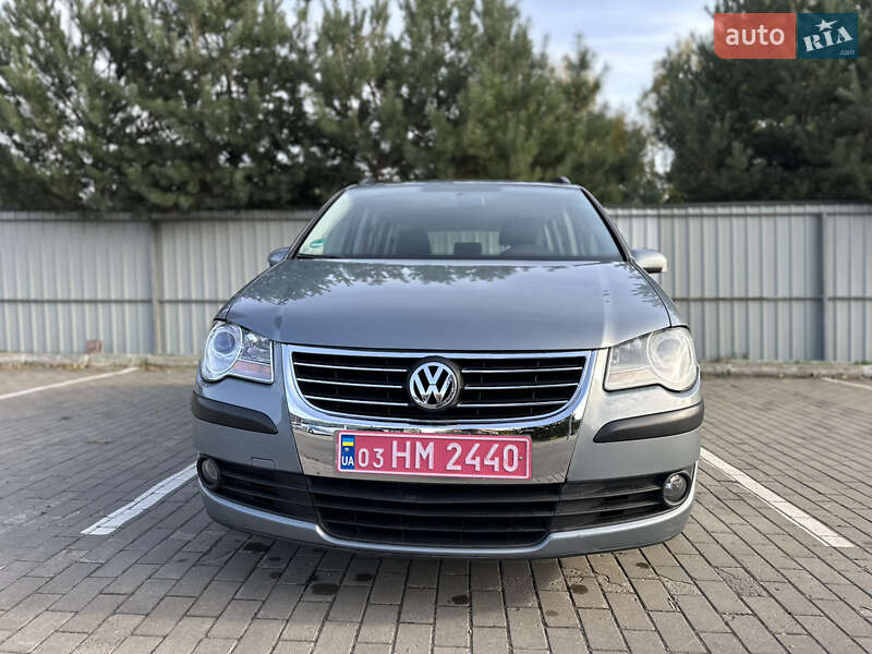 Минивэн Volkswagen Touran 2008 в Луцке