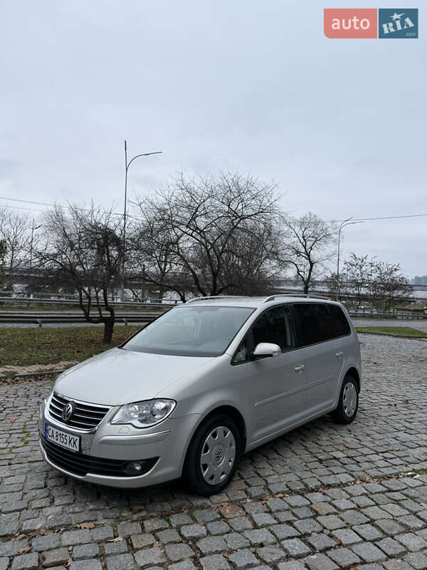 Минивэн Volkswagen Touran 2009 в Киеве