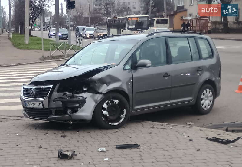 Минивэн Volkswagen Touran 2007 в Черкассах
