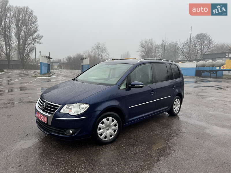 Минивэн Volkswagen Touran 2010 в Днепре Минивэн Volkswagen Touran 2010 в Днепре