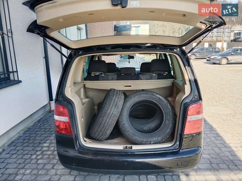 Минивэн Volkswagen Touran 2003 в Львове Минивэн Volkswagen Touran 2003 в Львове