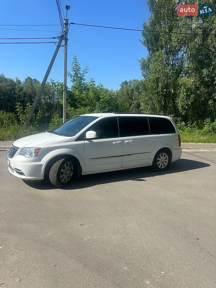 Chrysler Town & Country 2016 photo 4