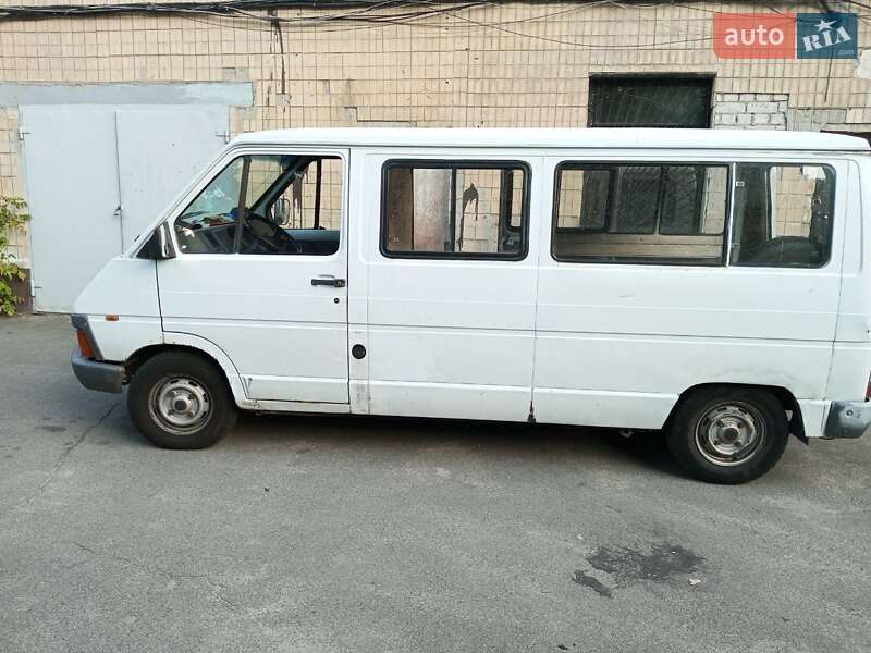 Микроавтобус Renault Trafic 1987 в Киеве