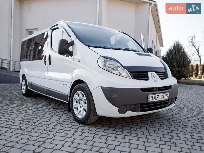 Минивэн Renault Trafic 2007 в Баре Минивэн Renault Trafic 2007 в Баре