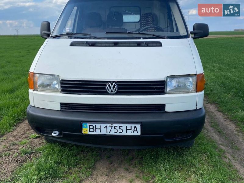 Грузовой фургон Volkswagen Transporter 2001 в Килии