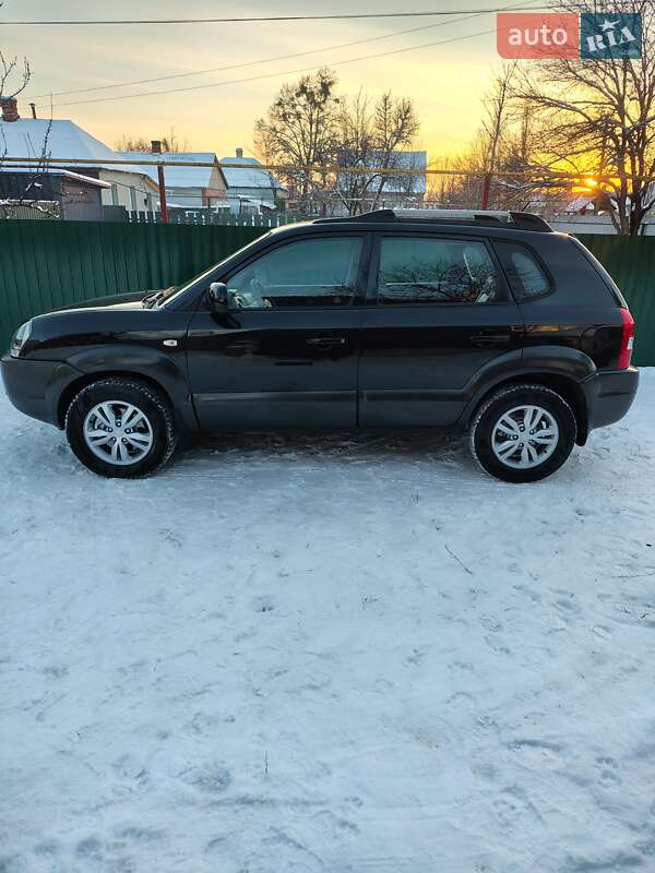 Внедорожник / Кроссовер Hyundai Tucson 2011 в Лебедине