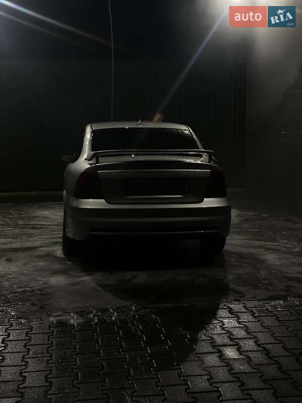 Седан Opel Vectra 2001 в Иршаве