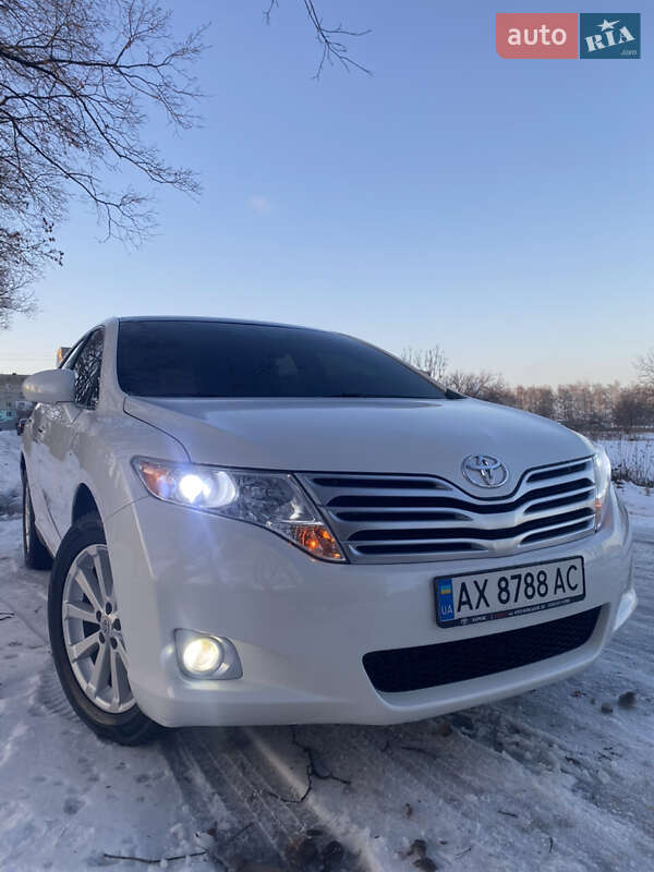 Внедорожник / Кроссовер Toyota Venza 2011 в Краснограде Внедорожник / Кроссовер Toyota Venza 2011 в Краснограде
